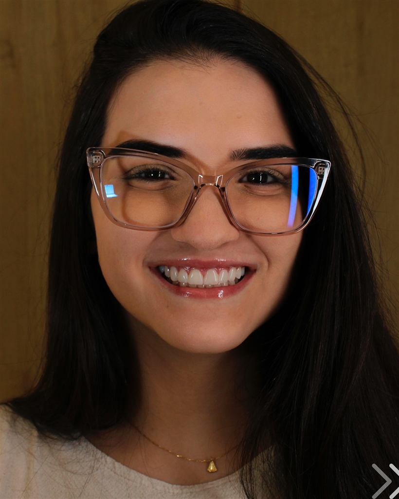 Sorriso natural de paciente